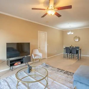 Modern 2br Oasis Pool, Gym & Parking Near Airport Apartment Phoenix